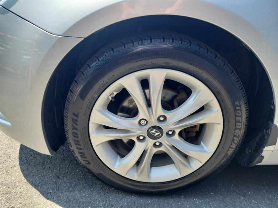 2013 Hyundai Sonata 4dr Sdn 2.4L Auto SE, available for sale in Islip, New York | L.I. Auto Gallery. Islip, New York 2013 Hyundai Sonata 4dr Sdn 2.4L Auto SE, available for sale in Islip, New York | L.I. Auto Gallery. Islip, New York