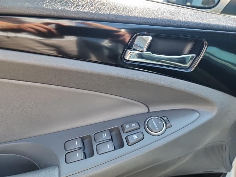 2013 Hyundai Sonata 4dr Sdn 2.4L Auto SE, available for sale in Islip, New York | L.I. Auto Gallery. Islip, New York 2013 Hyundai Sonata 4dr Sdn 2.4L Auto SE, available for sale in Islip, New York | L.I. Auto Gallery. Islip, New York