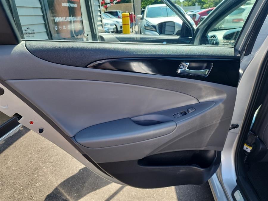 2013 Hyundai Sonata 4dr Sdn 2.4L Auto SE, available for sale in Islip, New York | L.I. Auto Gallery. Islip, New York 2013 Hyundai Sonata 4dr Sdn 2.4L Auto SE, available for sale in Islip, New York | L.I. Auto Gallery. Islip, New York