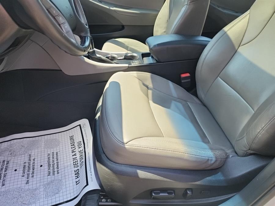 2013 Hyundai Sonata 4dr Sdn 2.4L Auto SE, available for sale in Islip, New York | L.I. Auto Gallery. Islip, New York 2013 Hyundai Sonata 4dr Sdn 2.4L Auto SE, available for sale in Islip, New York | L.I. Auto Gallery. Islip, New York