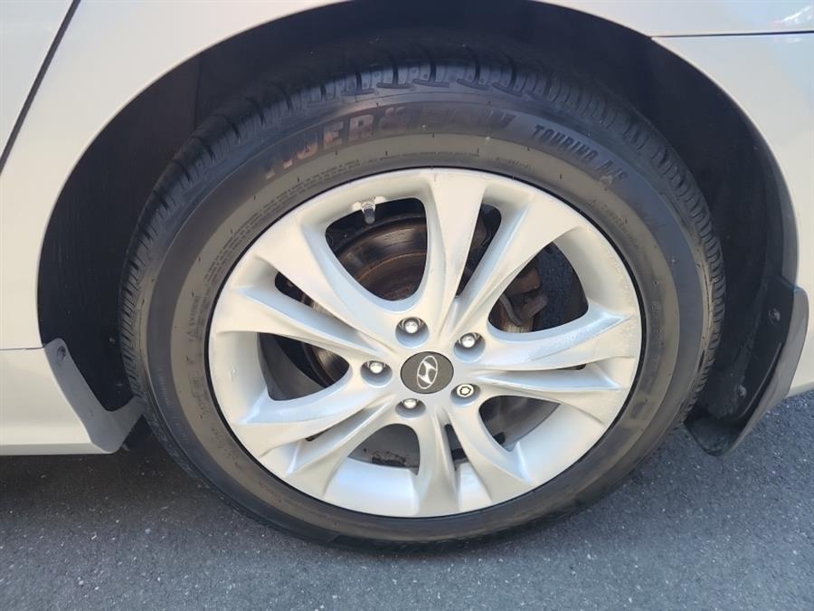 2013 Hyundai Sonata 4dr Sdn 2.4L Auto SE, available for sale in Islip, New York | L.I. Auto Gallery. Islip, New York 2013 Hyundai Sonata 4dr Sdn 2.4L Auto SE, available for sale in Islip, New York | L.I. Auto Gallery. Islip, New York