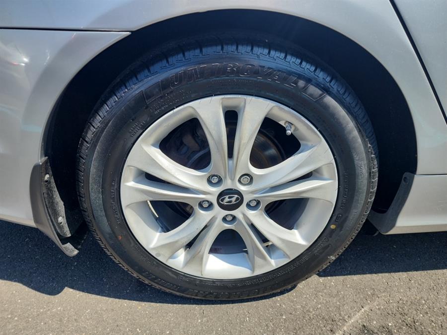 2013 Hyundai Sonata 4dr Sdn 2.4L Auto SE, available for sale in Islip, New York | L.I. Auto Gallery. Islip, New York 2013 Hyundai Sonata 4dr Sdn 2.4L Auto SE, available for sale in Islip, New York | L.I. Auto Gallery. Islip, New York
