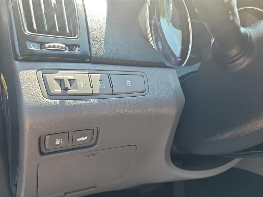 2013 Hyundai Sonata 4dr Sdn 2.4L Auto SE, available for sale in Islip, New York | L.I. Auto Gallery. Islip, New York 2013 Hyundai Sonata 4dr Sdn 2.4L Auto SE, available for sale in Islip, New York | L.I. Auto Gallery. Islip, New York