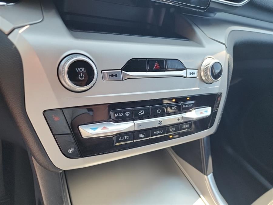 2022 Ford Explorer XLT 4WD, available for sale in Islip, New York | L.I. Auto Gallery. Islip, New York 2022 Ford Explorer XLT 4WD, available for sale in Islip, New York | L.I. Auto Gallery. Islip, New York