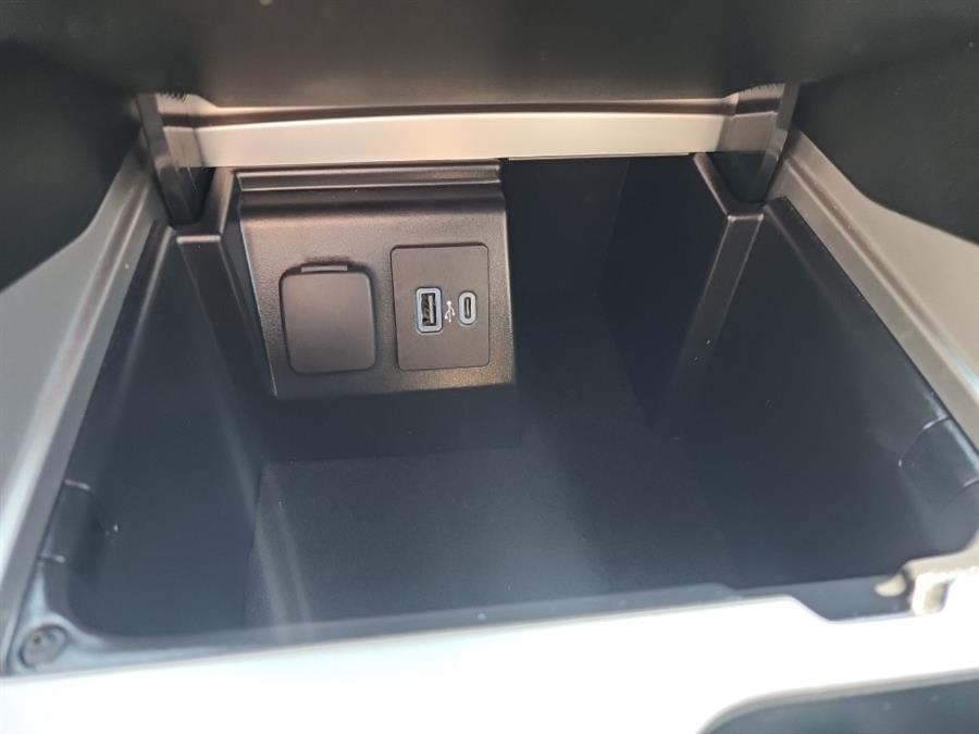 2022 Ford Explorer XLT 4WD, available for sale in Islip, New York | L.I. Auto Gallery. Islip, New York 2022 Ford Explorer XLT 4WD, available for sale in Islip, New York | L.I. Auto Gallery. Islip, New York