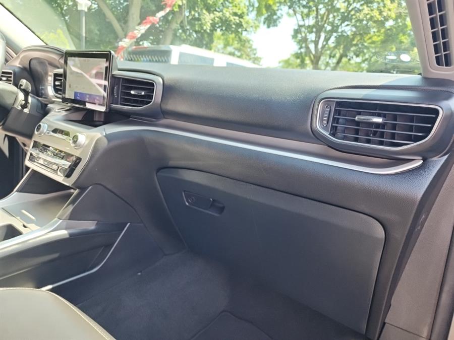 2022 Ford Explorer XLT 4WD, available for sale in Islip, New York | L.I. Auto Gallery. Islip, New York 2022 Ford Explorer XLT 4WD, available for sale in Islip, New York | L.I. Auto Gallery. Islip, New York