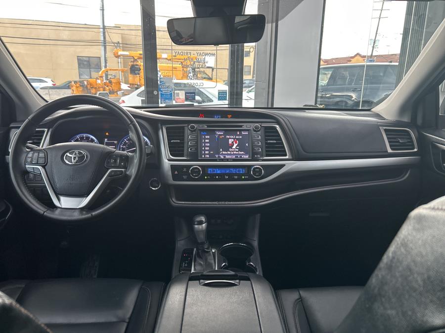 2019 Toyota Highlander XLE V6 AWD (Natl), available for sale in Jersey City, New Jersey | Luxe Auto Galleria. Jersey City, New Jersey 2019 Toyota Highlander XLE V6 AWD (Natl), available for sale in Jersey City, New Jersey | Luxe Auto Galleria. Jersey City, New Jersey