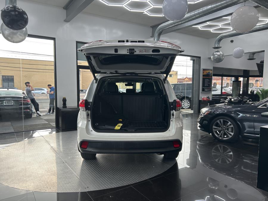 2019 Toyota Highlander XLE V6 AWD (Natl), available for sale in Jersey City, New Jersey | Luxe Auto Galleria. Jersey City, New Jersey 2019 Toyota Highlander XLE V6 AWD (Natl), available for sale in Jersey City, New Jersey | Luxe Auto Galleria. Jersey City, New Jersey