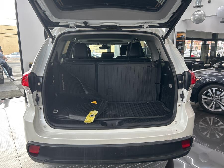 2019 Toyota Highlander XLE V6 AWD (Natl), available for sale in Jersey City, New Jersey | Luxe Auto Galleria. Jersey City, New Jersey 2019 Toyota Highlander XLE V6 AWD (Natl), available for sale in Jersey City, New Jersey | Luxe Auto Galleria. Jersey City, New Jersey