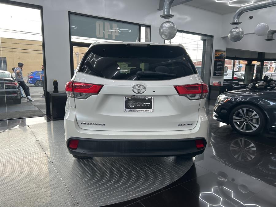 2019 Toyota Highlander XLE V6 AWD (Natl), available for sale in Jersey City, New Jersey | Luxe Auto Galleria. Jersey City, New Jersey 2019 Toyota Highlander XLE V6 AWD (Natl), available for sale in Jersey City, New Jersey | Luxe Auto Galleria. Jersey City, New Jersey