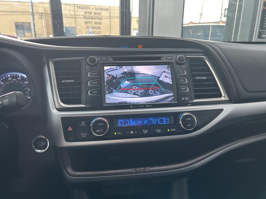 2019 Toyota Highlander XLE V6 AWD (Natl), available for sale in Jersey City, New Jersey | Luxe Auto Galleria. Jersey City, New Jersey 2019 Toyota Highlander XLE V6 AWD (Natl), available for sale in Jersey City, New Jersey | Luxe Auto Galleria. Jersey City, New Jersey