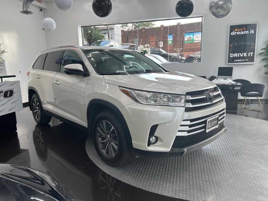 2019 Toyota Highlander XLE V6 AWD (Natl), available for sale in Jersey City, New Jersey | Luxe Auto Galleria. Jersey City, New Jersey 2019 Toyota Highlander XLE V6 AWD (Natl), available for sale in Jersey City, New Jersey | Luxe Auto Galleria. Jersey City, New Jersey