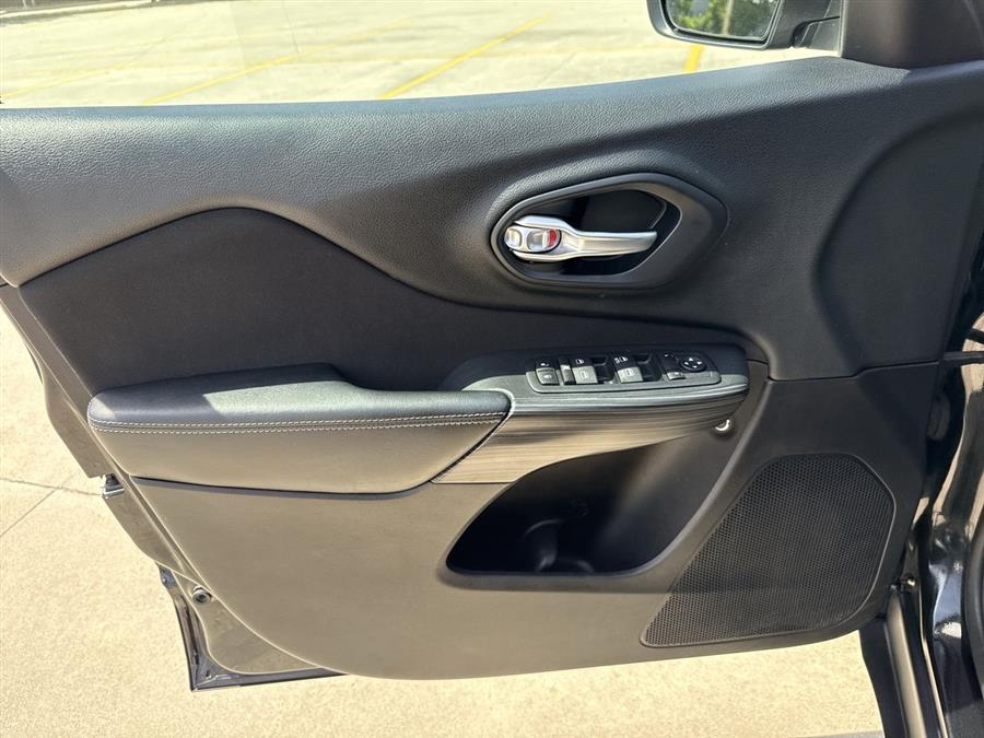 2015 Jeep Cherokee Latitude, available for sale in Elida, Ohio | Josh's All Under Ten LLC. Elida, Ohio 2015 Jeep Cherokee Latitude, available for sale in Elida, Ohio | Josh's All Under Ten LLC. Elida, Ohio