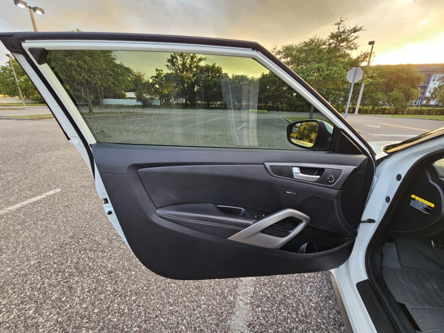 2016 Hyundai Veloster 3dr Cpe Man Turbo R-Spec, available for sale in Longwood, Florida | Majestic Autos Inc.. Longwood, Florida 2016 Hyundai Veloster 3dr Cpe Man Turbo R-Spec, available for sale in Longwood, Florida | Majestic Autos Inc.. Longwood, Florida