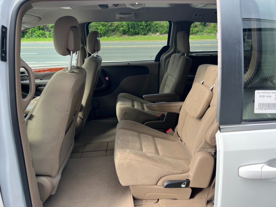 2014 Chrysler Town & Country 4dr Wgn Touring, available for sale in Westfield, Massachusetts | Auto Wings Cop. Westfield, Massachusetts 2014 Chrysler Town & Country 4dr Wgn Touring, available for sale in Westfield, Massachusetts | Auto Wings Cop. Westfield, Massachusetts