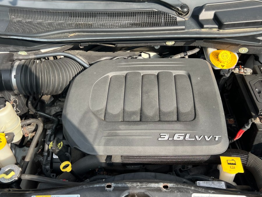 2014 Chrysler Town & Country 4dr Wgn Touring, available for sale in Westfield, Massachusetts | Auto Wings Cop. Westfield, Massachusetts 2014 Chrysler Town & Country 4dr Wgn Touring, available for sale in Westfield, Massachusetts | Auto Wings Cop. Westfield, Massachusetts