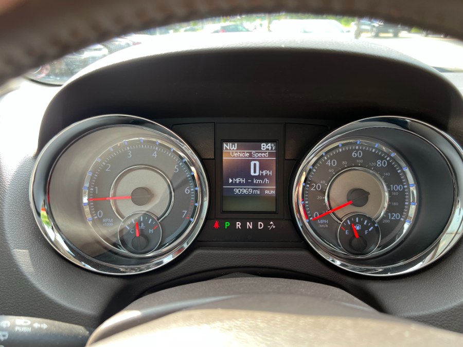 2014 Chrysler Town & Country 4dr Wgn Touring, available for sale in Westfield, Massachusetts | Auto Wings Cop. Westfield, Massachusetts 2014 Chrysler Town & Country 4dr Wgn Touring, available for sale in Westfield, Massachusetts | Auto Wings Cop. Westfield, Massachusetts