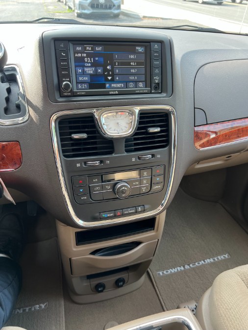2014 Chrysler Town & Country 4dr Wgn Touring, available for sale in Westfield, Massachusetts | Auto Wings Cop. Westfield, Massachusetts 2014 Chrysler Town & Country 4dr Wgn Touring, available for sale in Westfield, Massachusetts | Auto Wings Cop. Westfield, Massachusetts