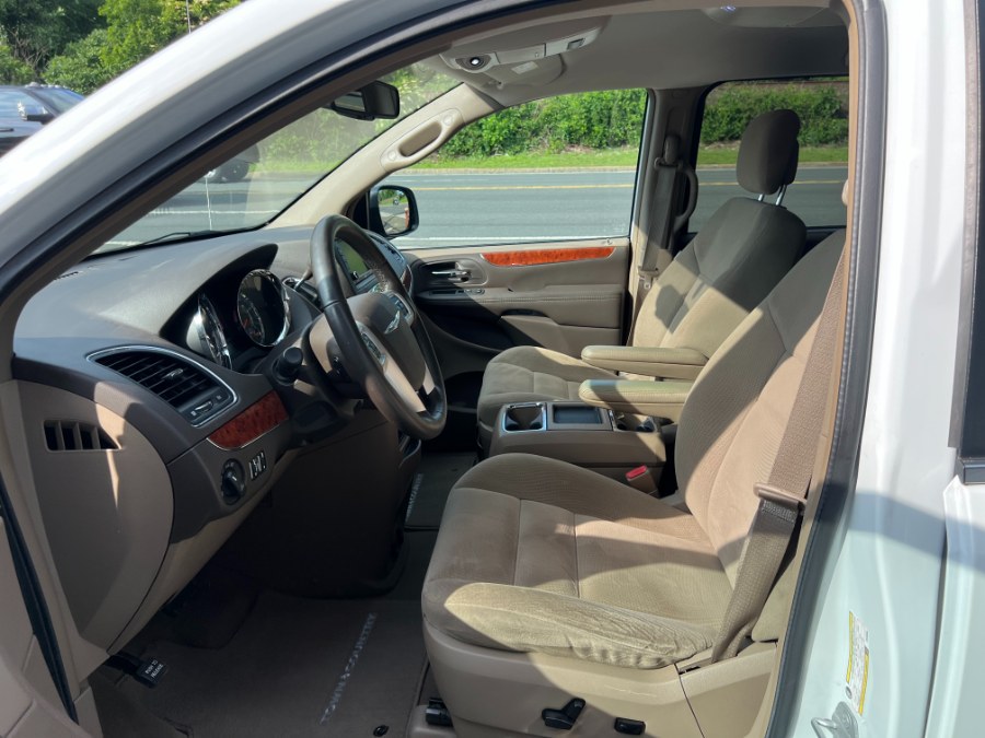 2014 Chrysler Town & Country 4dr Wgn Touring, available for sale in Westfield, Massachusetts | Auto Wings Cop. Westfield, Massachusetts 2014 Chrysler Town & Country 4dr Wgn Touring, available for sale in Westfield, Massachusetts | Auto Wings Cop. Westfield, Massachusetts
