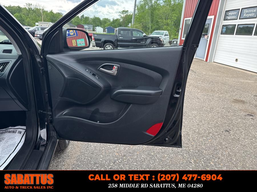 2010 Hyundai Tucson FWD 4dr I4 Auto GLS, available for sale in Sabattus, Maine | Sabattus Auto and Truck Sales Inc. Sabattus, Maine 2010 Hyundai Tucson FWD 4dr I4 Auto GLS, available for sale in Sabattus, Maine | Sabattus Auto and Truck Sales Inc. Sabattus, Maine
