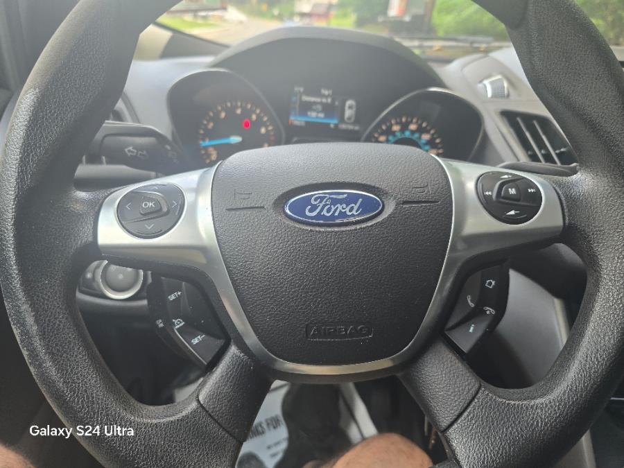 2014 Ford Escape FWD 4dr SE, available for sale in Bloomingdale, New Jersey | Bloomingdale Auto Group. Bloomingdale, New Jersey 2014 Ford Escape FWD 4dr SE, available for sale in Bloomingdale, New Jersey | Bloomingdale Auto Group. Bloomingdale, New Jersey