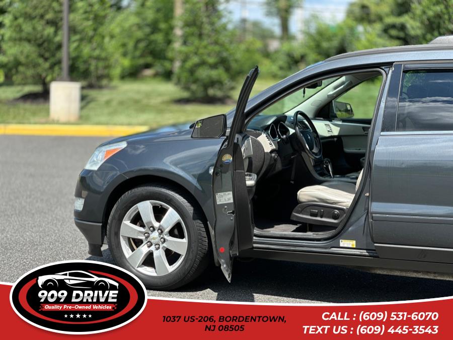 2009 Chevrolet Traverse LTZ AWD, available for sale in BORDENTOWN, New Jersey | 909 Drive. BORDENTOWN, New Jersey 2009 Chevrolet Traverse LTZ AWD, available for sale in BORDENTOWN, New Jersey | 909 Drive. BORDENTOWN, New Jersey