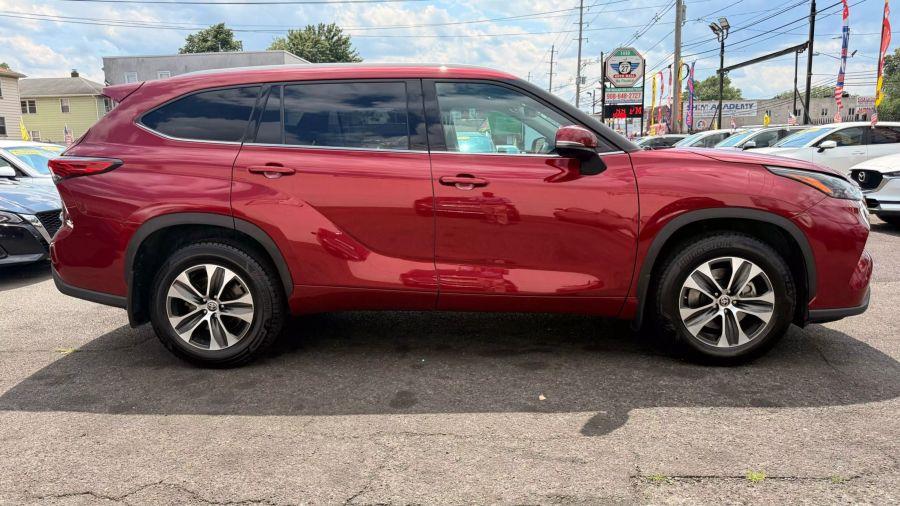 2022 Toyota Highlander XLE Sport Utility 4D, available for sale in Linden, New Jersey | Route 27 Auto Mall. Linden, New Jersey 2022 Toyota Highlander XLE Sport Utility 4D, available for sale in Linden, New Jersey | Route 27 Auto Mall. Linden, New Jersey