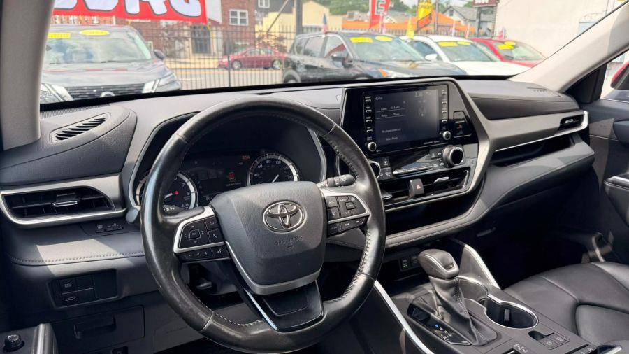 2022 Toyota Highlander XLE Sport Utility 4D, available for sale in Linden, New Jersey | Route 27 Auto Mall. Linden, New Jersey 2022 Toyota Highlander XLE Sport Utility 4D, available for sale in Linden, New Jersey | Route 27 Auto Mall. Linden, New Jersey