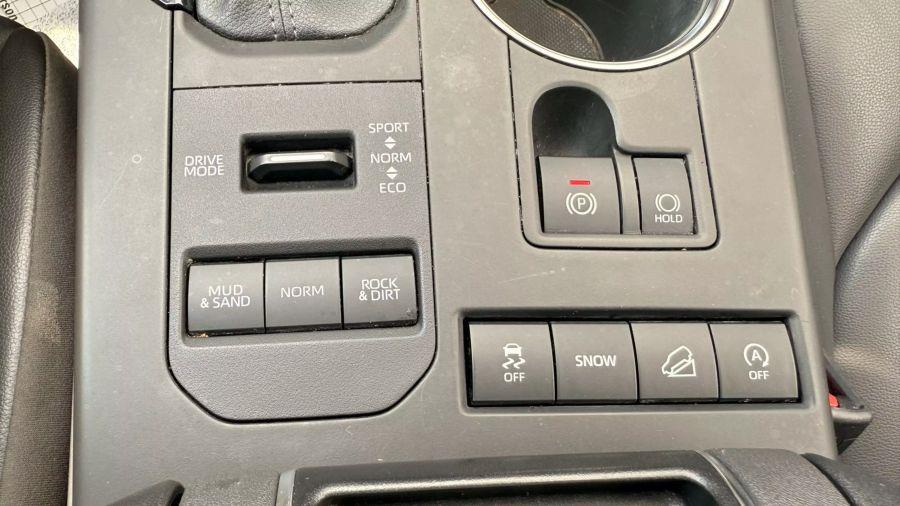 2022 Toyota Highlander XLE Sport Utility 4D, available for sale in Linden, New Jersey | Route 27 Auto Mall. Linden, New Jersey 2022 Toyota Highlander XLE Sport Utility 4D, available for sale in Linden, New Jersey | Route 27 Auto Mall. Linden, New Jersey