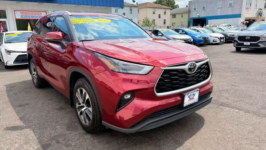 2022 Toyota Highlander XLE Sport Utility 4D, available for sale in Linden, New Jersey | Route 27 Auto Mall. Linden, New Jersey 2022 Toyota Highlander XLE Sport Utility 4D, available for sale in Linden, New Jersey | Route 27 Auto Mall. Linden, New Jersey