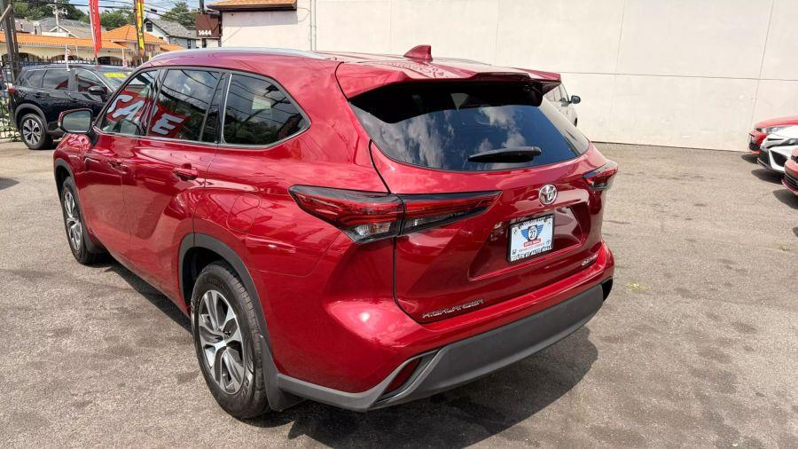 2022 Toyota Highlander XLE Sport Utility 4D, available for sale in Linden, New Jersey | Route 27 Auto Mall. Linden, New Jersey 2022 Toyota Highlander XLE Sport Utility 4D, available for sale in Linden, New Jersey | Route 27 Auto Mall. Linden, New Jersey