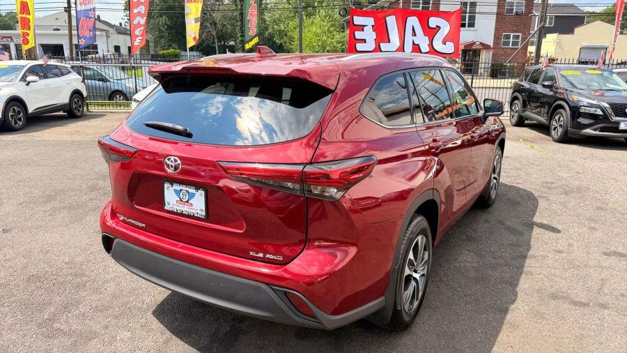 2022 Toyota Highlander XLE Sport Utility 4D, available for sale in Linden, New Jersey | Route 27 Auto Mall. Linden, New Jersey 2022 Toyota Highlander XLE Sport Utility 4D, available for sale in Linden, New Jersey | Route 27 Auto Mall. Linden, New Jersey