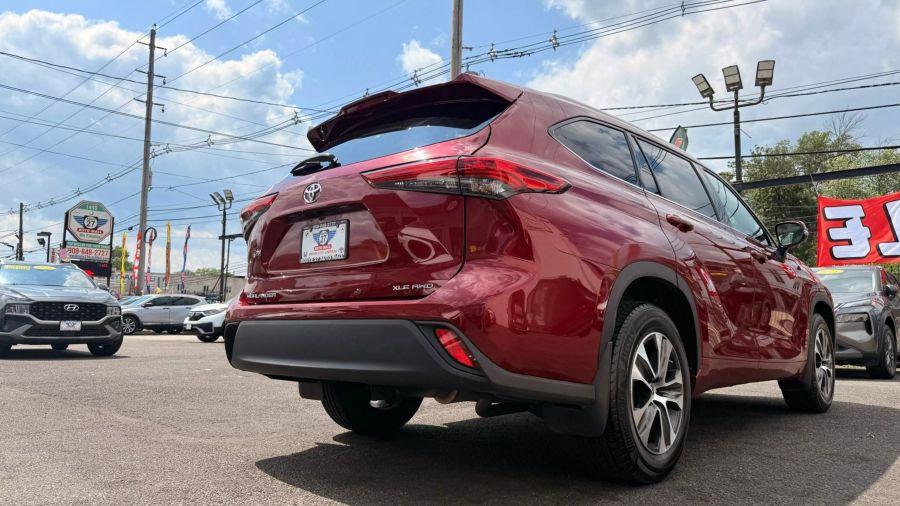 2022 Toyota Highlander XLE Sport Utility 4D, available for sale in Linden, New Jersey | Route 27 Auto Mall. Linden, New Jersey 2022 Toyota Highlander XLE Sport Utility 4D, available for sale in Linden, New Jersey | Route 27 Auto Mall. Linden, New Jersey