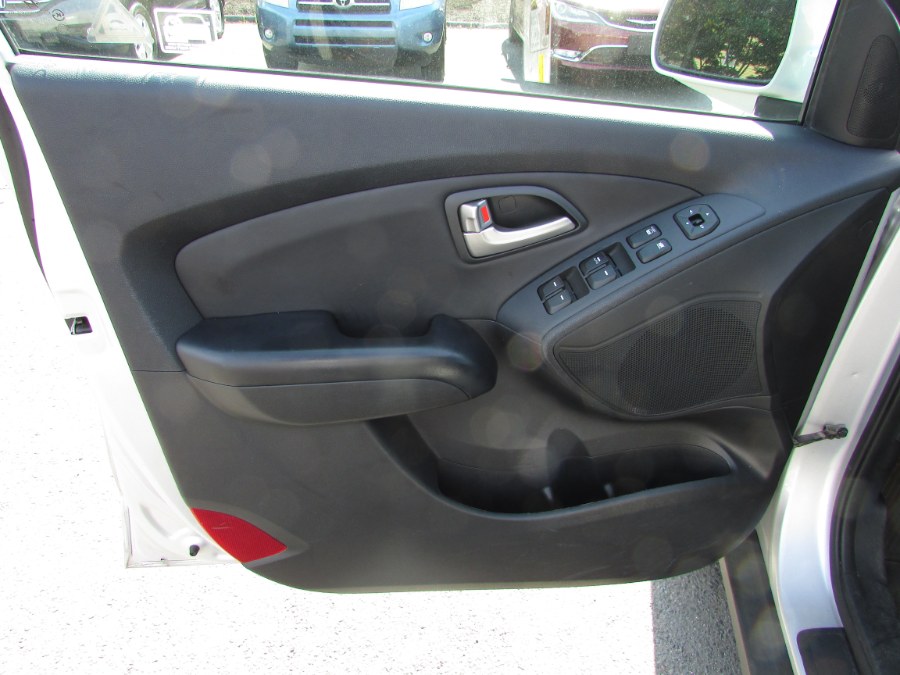 2012 Hyundai Tucson AWD 4dr Auto Limited PZEV, available for sale in East Windsor, Connecticut | United Auto Sales of E Windsor, Inc. East Windsor, Connecticut 2012 Hyundai Tucson AWD 4dr Auto Limited PZEV, available for sale in East Windsor, Connecticut | United Auto Sales of E Windsor, Inc. East Windsor, Connecticut