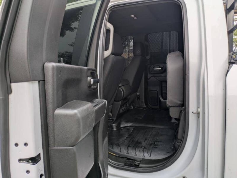 2024 GMC Sierra 2500HD 4WD Crew Cab 159" Pro, available for sale in Long Island City, New York | Luxury Of Queens. Long Island City, New York 2024 GMC Sierra 2500HD 4WD Crew Cab 159" Pro, available for sale in Long Island City, New York | Luxury Of Queens. Long Island City, New York