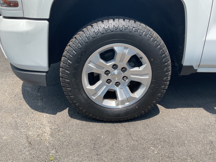 2018 Chevrolet Silverado 1500 4WD Crew Cab 143.5" LT w/2LT, available for sale in Waterbury, Connecticut | Jim Juliani Motors. Waterbury, Connecticut 2018 Chevrolet Silverado 1500 4WD Crew Cab 143.5" LT w/2LT, available for sale in Waterbury, Connecticut | Jim Juliani Motors. Waterbury, Connecticut