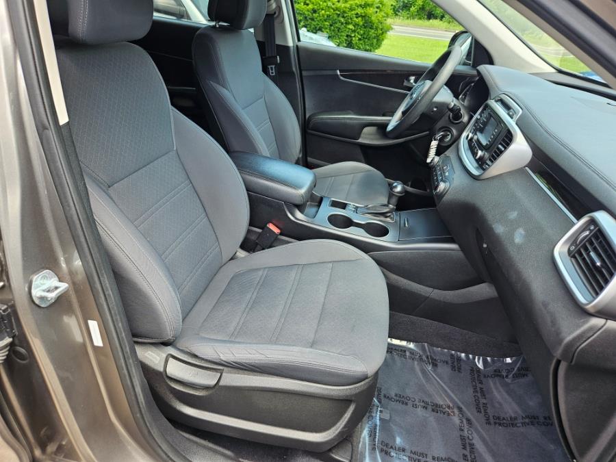 2016 Kia Sorento AWD 4dr 2.4L LX, available for sale in East Windsor, Connecticut | Toro Auto. East Windsor, Connecticut 2016 Kia Sorento AWD 4dr 2.4L LX, available for sale in East Windsor, Connecticut | Toro Auto. East Windsor, Connecticut