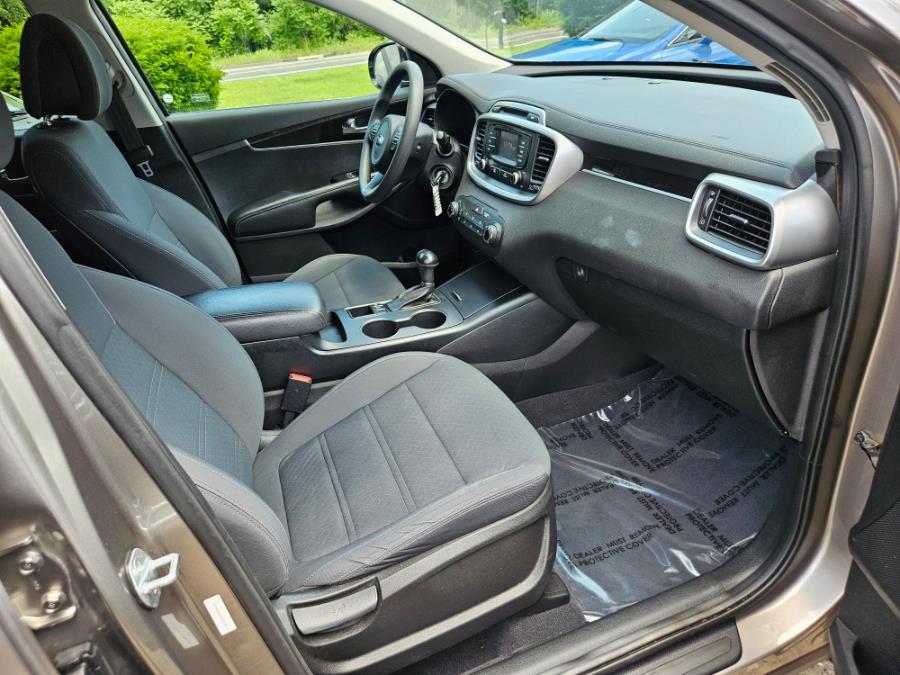 2016 Kia Sorento AWD 4dr 2.4L LX, available for sale in East Windsor, Connecticut | Toro Auto. East Windsor, Connecticut 2016 Kia Sorento AWD 4dr 2.4L LX, available for sale in East Windsor, Connecticut | Toro Auto. East Windsor, Connecticut