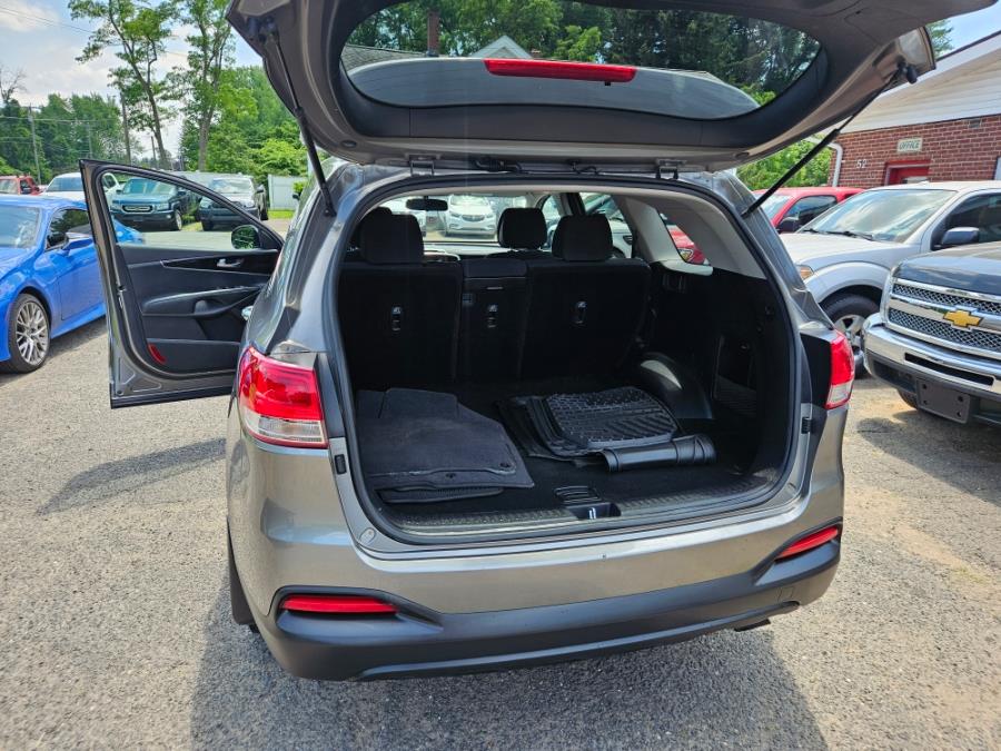 2016 Kia Sorento AWD 4dr 2.4L LX, available for sale in East Windsor, Connecticut | Toro Auto. East Windsor, Connecticut 2016 Kia Sorento AWD 4dr 2.4L LX, available for sale in East Windsor, Connecticut | Toro Auto. East Windsor, Connecticut