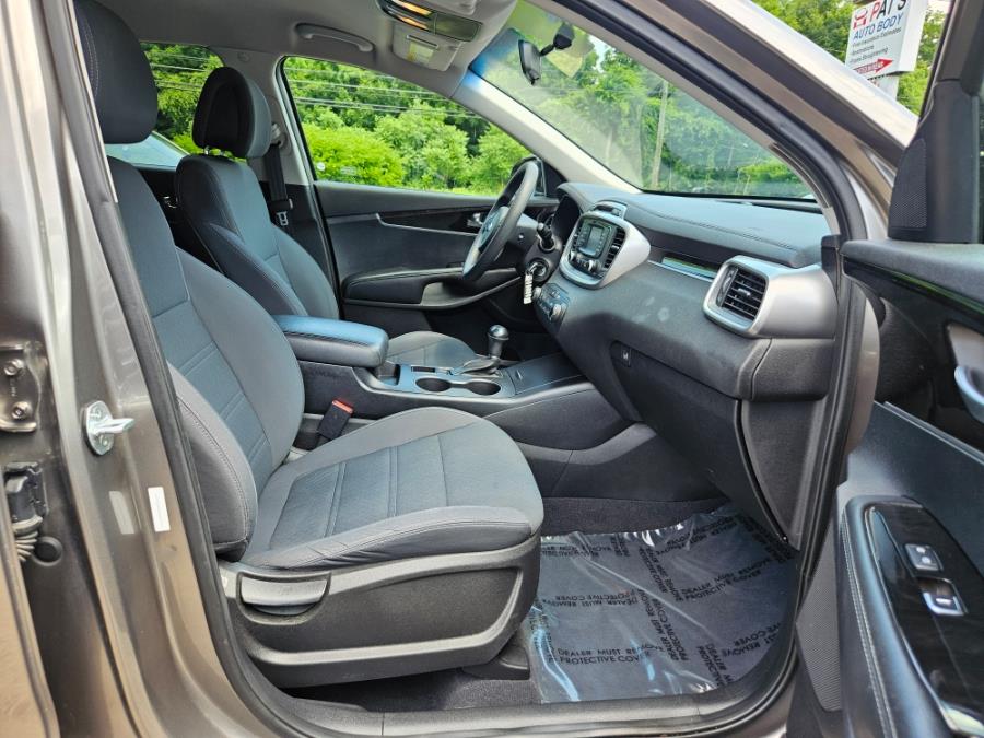 2016 Kia Sorento AWD 4dr 2.4L LX, available for sale in East Windsor, Connecticut | Toro Auto. East Windsor, Connecticut 2016 Kia Sorento AWD 4dr 2.4L LX, available for sale in East Windsor, Connecticut | Toro Auto. East Windsor, Connecticut