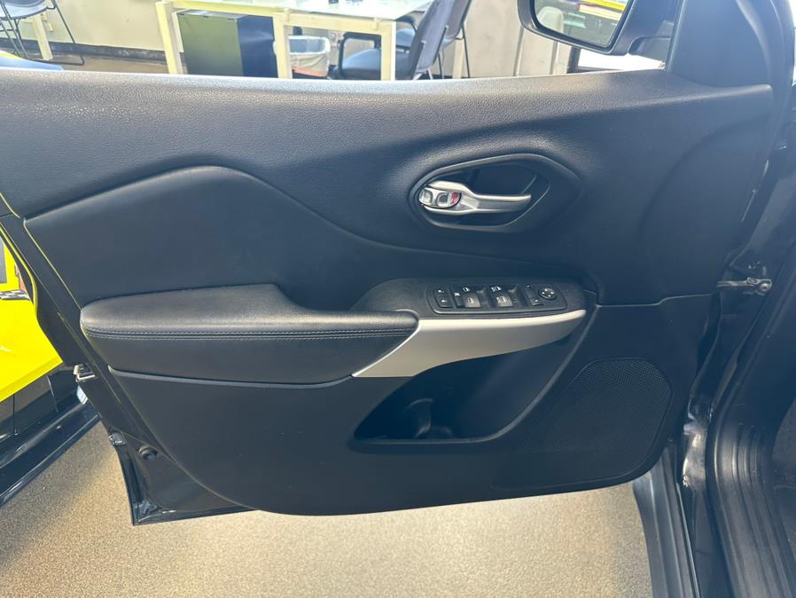2018 Jeep Cherokee Latitude Plus FWD, available for sale in Inwood, New York | 5 Towns Drive. Inwood, New York 2018 Jeep Cherokee Latitude Plus FWD, available for sale in Inwood, New York | 5 Towns Drive. Inwood, New York