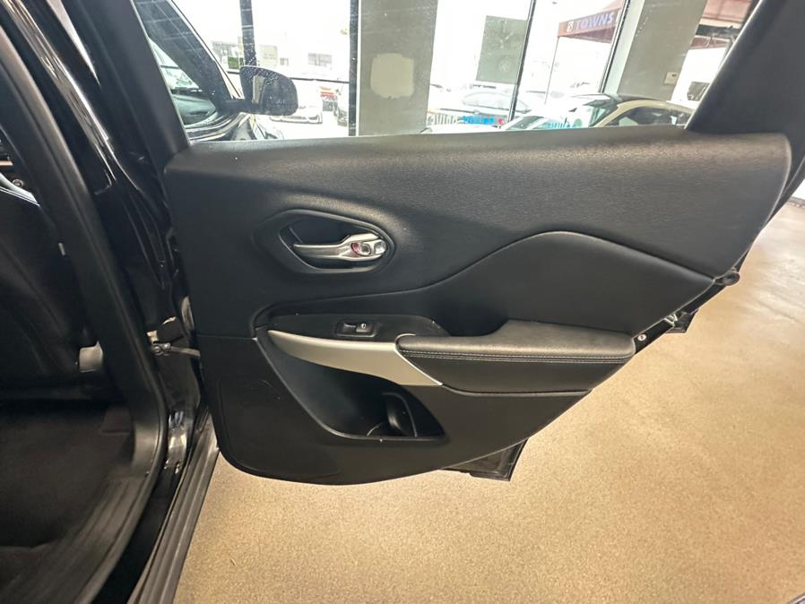 2018 Jeep Cherokee Latitude Plus FWD, available for sale in Inwood, New York | 5 Towns Drive. Inwood, New York 2018 Jeep Cherokee Latitude Plus FWD, available for sale in Inwood, New York | 5 Towns Drive. Inwood, New York