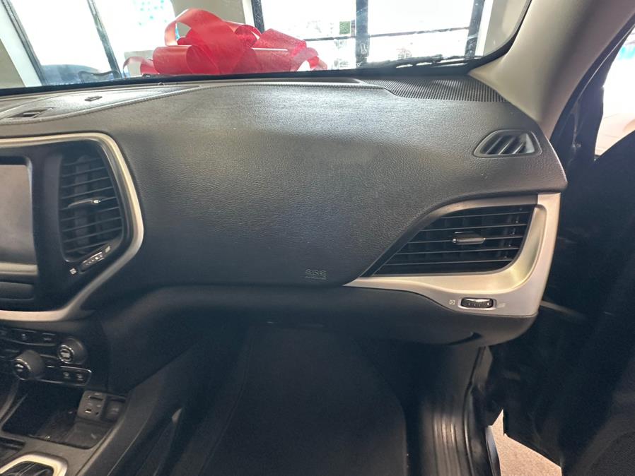 2018 Jeep Cherokee Latitude Plus FWD, available for sale in Inwood, New York | 5 Towns Drive. Inwood, New York 2018 Jeep Cherokee Latitude Plus FWD, available for sale in Inwood, New York | 5 Towns Drive. Inwood, New York