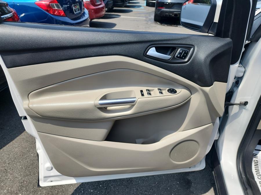 2018 Ford Escape Titanium 4WD, available for sale in Islip, New York | L.I. Auto Gallery. Islip, New York 2018 Ford Escape Titanium 4WD, available for sale in Islip, New York | L.I. Auto Gallery. Islip, New York