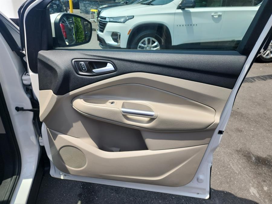 2018 Ford Escape Titanium 4WD, available for sale in Islip, New York | L.I. Auto Gallery. Islip, New York 2018 Ford Escape Titanium 4WD, available for sale in Islip, New York | L.I. Auto Gallery. Islip, New York