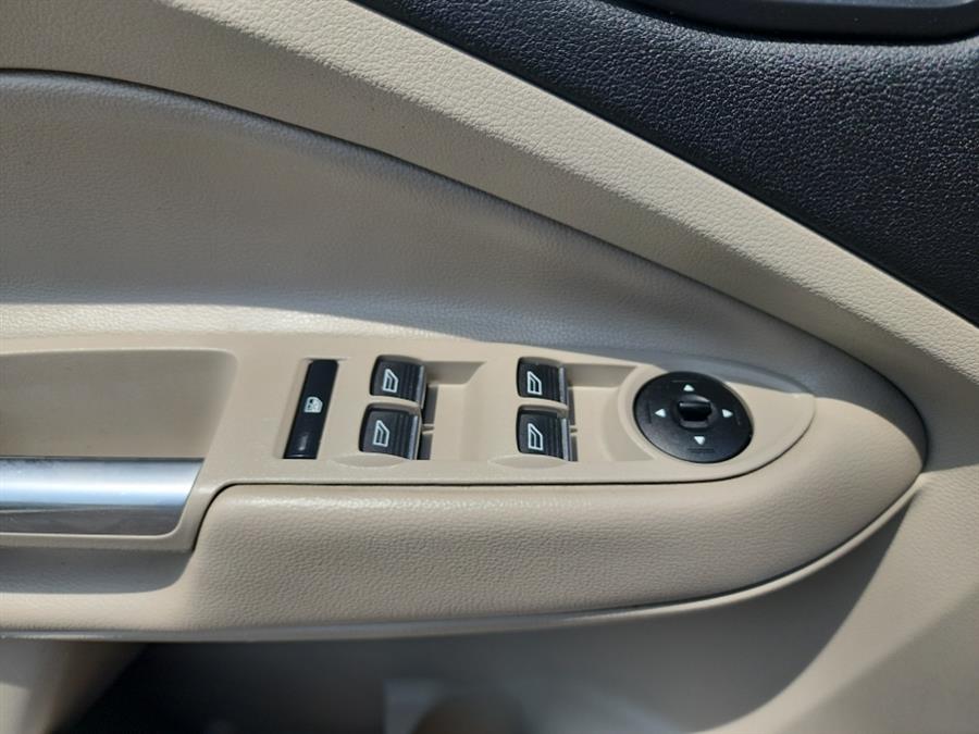 2018 Ford Escape Titanium 4WD, available for sale in Islip, New York | L.I. Auto Gallery. Islip, New York 2018 Ford Escape Titanium 4WD, available for sale in Islip, New York | L.I. Auto Gallery. Islip, New York