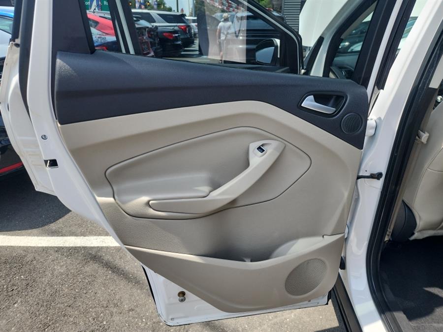 2018 Ford Escape Titanium 4WD, available for sale in Islip, New York | L.I. Auto Gallery. Islip, New York 2018 Ford Escape Titanium 4WD, available for sale in Islip, New York | L.I. Auto Gallery. Islip, New York