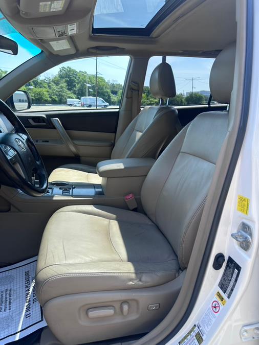 2010 Toyota Highlander 4WD 4dr V6 SE, available for sale in Garfield, New Jersey | Mikes Auto Sales LLC. Garfield, New Jersey 2010 Toyota Highlander 4WD 4dr V6 SE, available for sale in Garfield, New Jersey | Mikes Auto Sales LLC. Garfield, New Jersey
