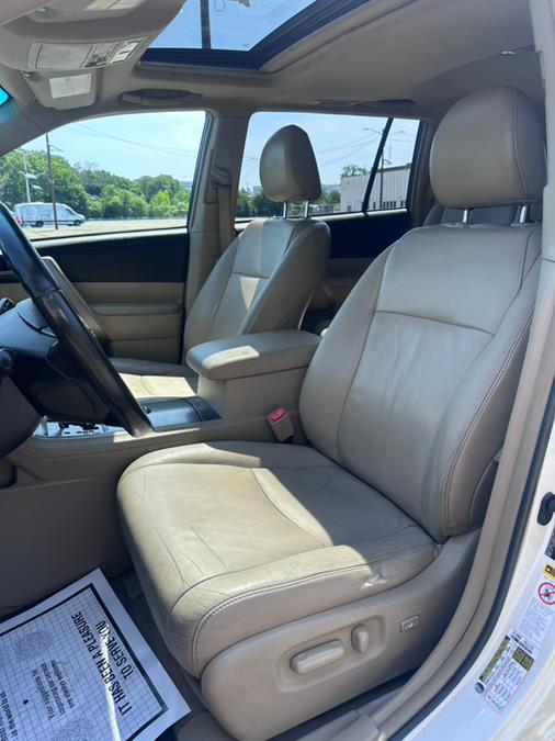 2010 Toyota Highlander 4WD 4dr V6 SE, available for sale in Garfield, New Jersey | Mikes Auto Sales LLC. Garfield, New Jersey 2010 Toyota Highlander 4WD 4dr V6 SE, available for sale in Garfield, New Jersey | Mikes Auto Sales LLC. Garfield, New Jersey