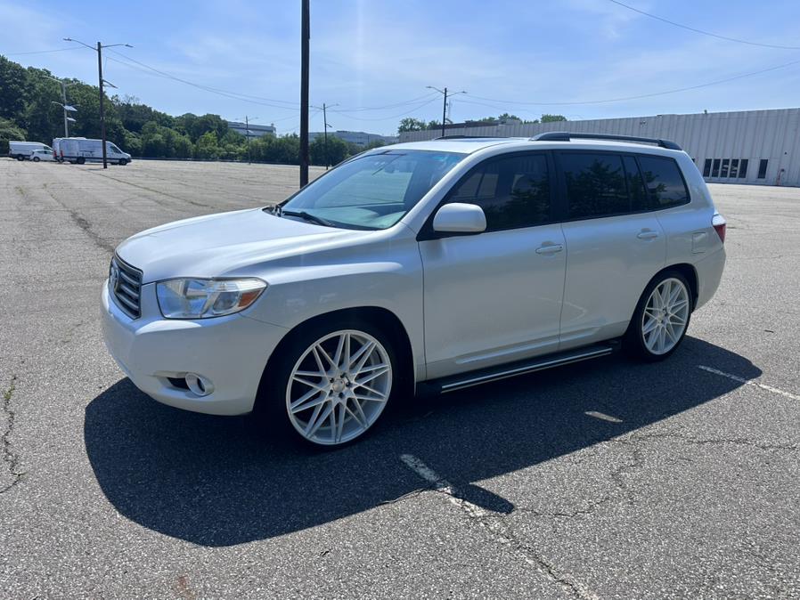 2010 Toyota Highlander 4WD 4dr V6 SE, available for sale in Garfield, New Jersey | Mikes Auto Sales LLC. Garfield, New Jersey 2010 Toyota Highlander 4WD 4dr V6 SE, available for sale in Garfield, New Jersey | Mikes Auto Sales LLC. Garfield, New Jersey